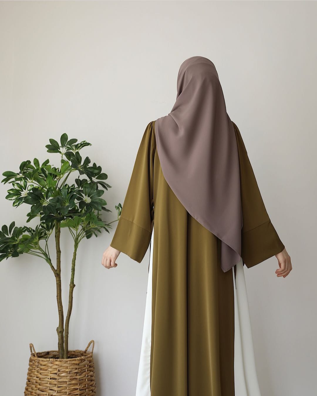 ABAYA - GOLD WITH STOLLER